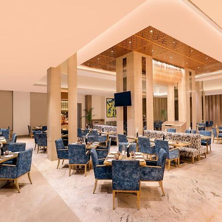 Sandal Suites By Lemon Tree Hotels Noida Exterior foto