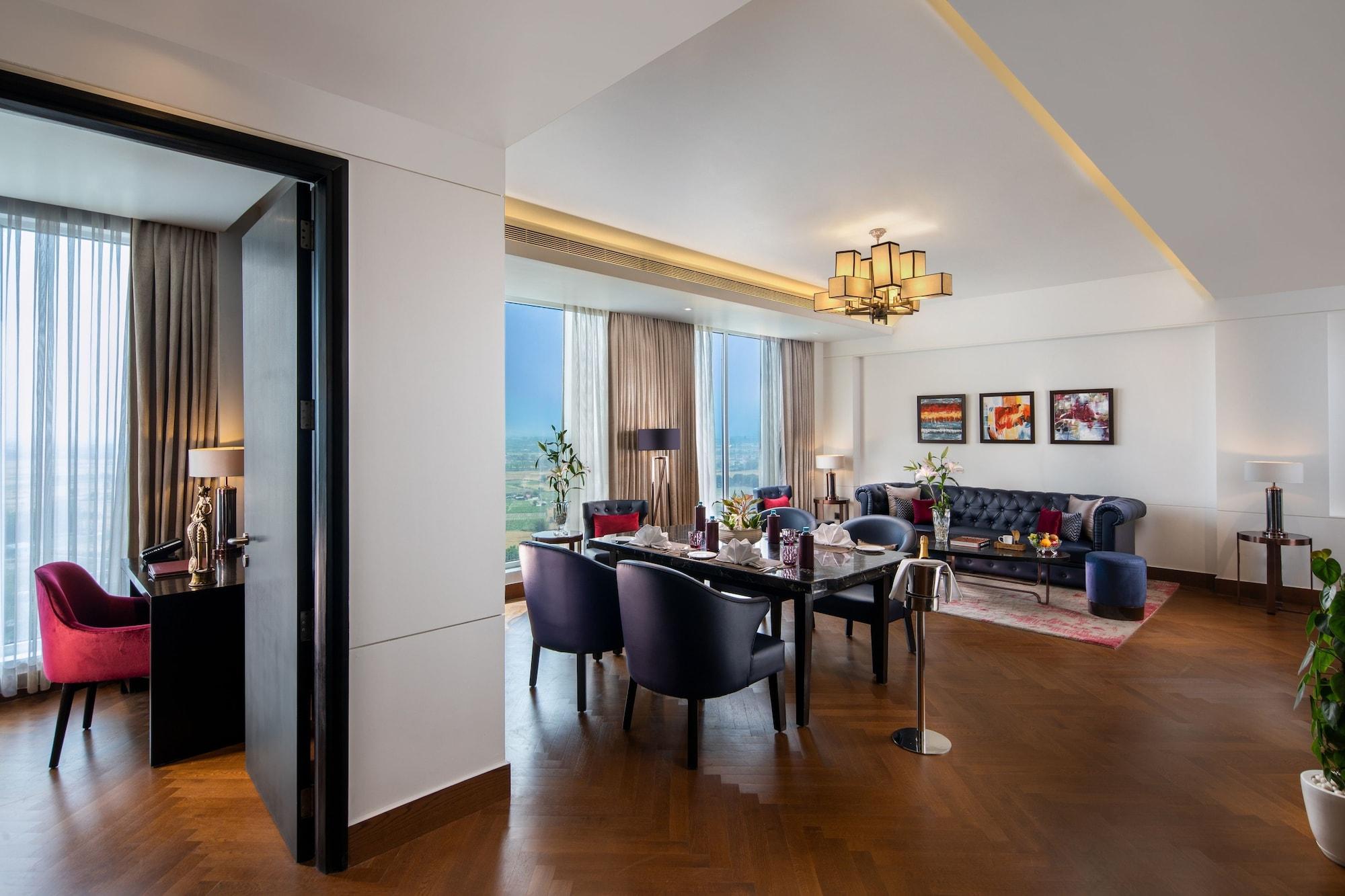 Sandal Suites By Lemon Tree Hotels Noida Exterior foto