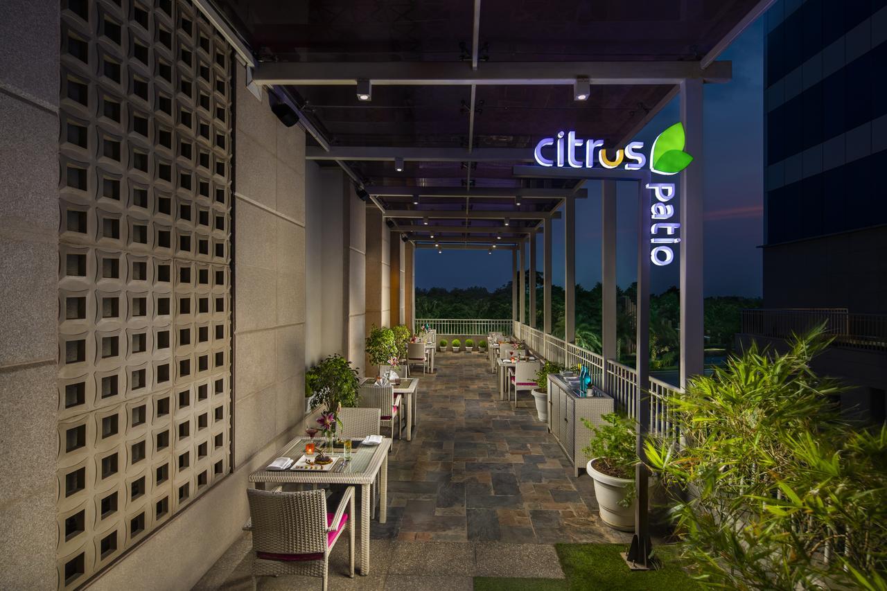 Sandal Suites By Lemon Tree Hotels Noida Exterior foto