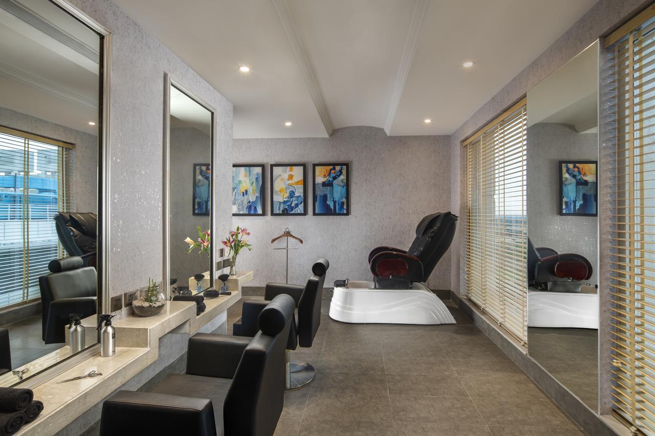 Sandal Suites By Lemon Tree Hotels Noida Exterior foto