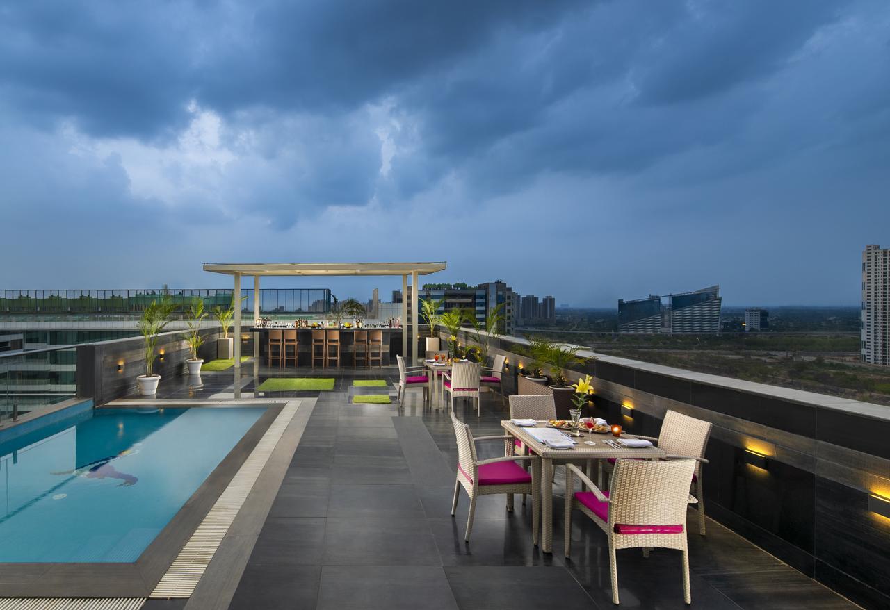 Sandal Suites By Lemon Tree Hotels Noida Exterior foto