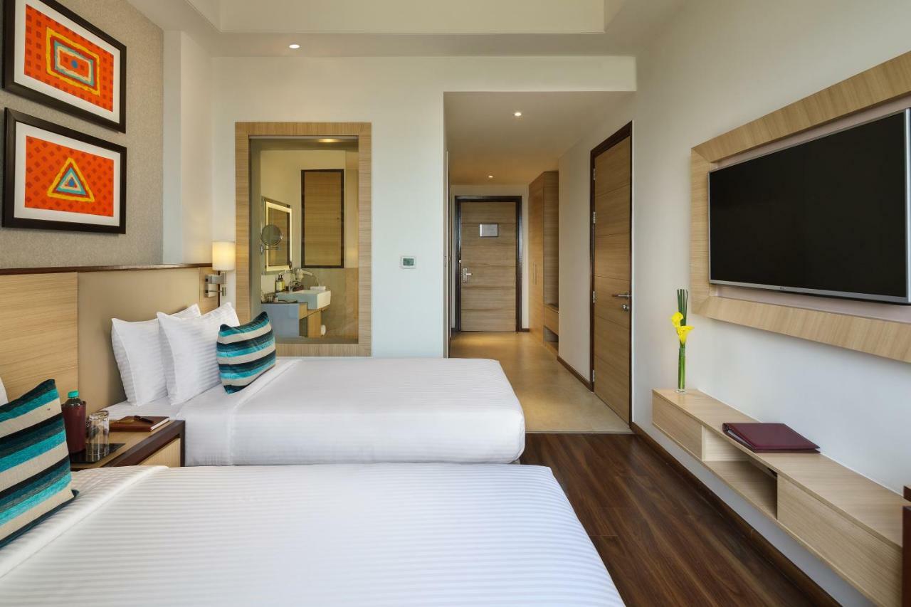 Sandal Suites By Lemon Tree Hotels Noida Exterior foto