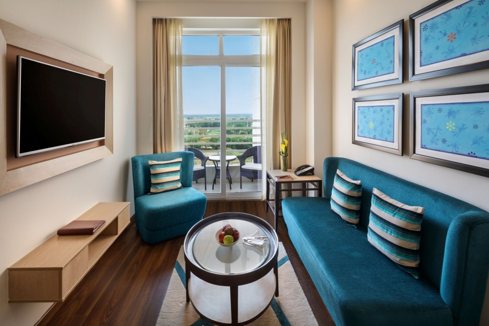 Sandal Suites By Lemon Tree Hotels Noida Exterior foto