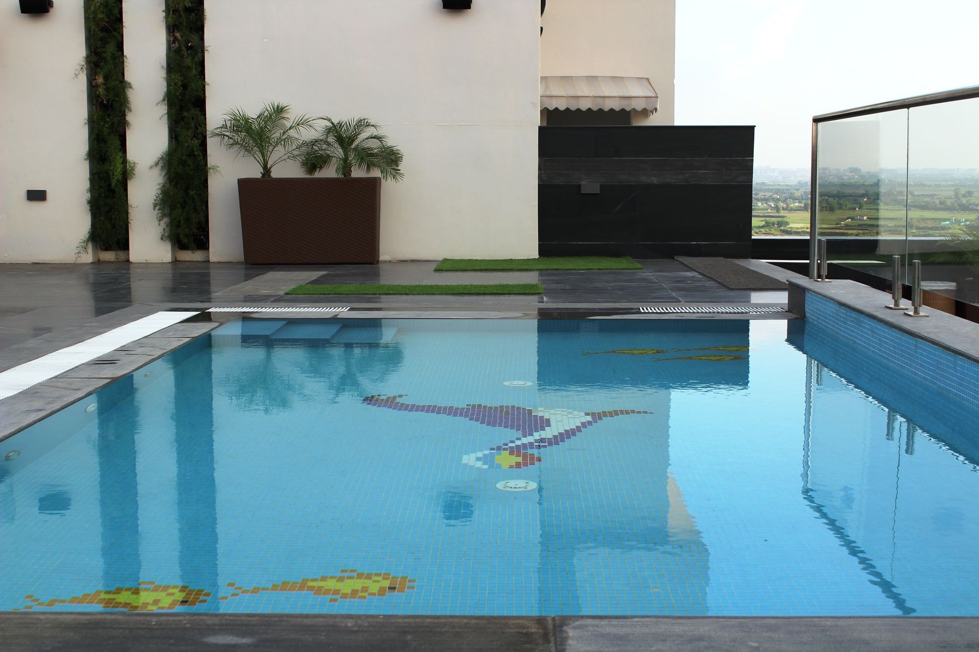 Sandal Suites By Lemon Tree Hotels Noida Exterior foto